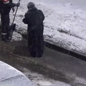 Grandma thanked the janitor with pies for snow removal