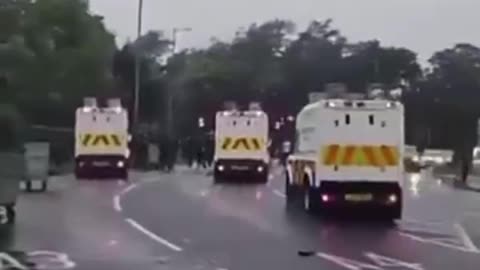 Portadown SO IT BEGINS! PSNI Land Rovers pelted with rocks.