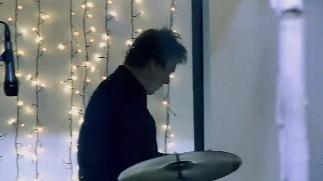 Toploader - Dancing in the Moonlight (Official Video)