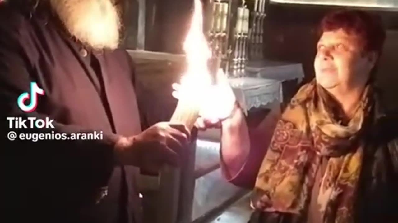 ΘΑΥΜΑ ! ΤΗΣ ΣΒΗΝΕΙ 33 ΚΕΡΙΑ ΣΤΗΝ ΠΑΛΑΜΗ ! ΤΟ ΑΓΙΟΝ ΦΩΣ ΔΕΝ ΚΑΙΕΙ !