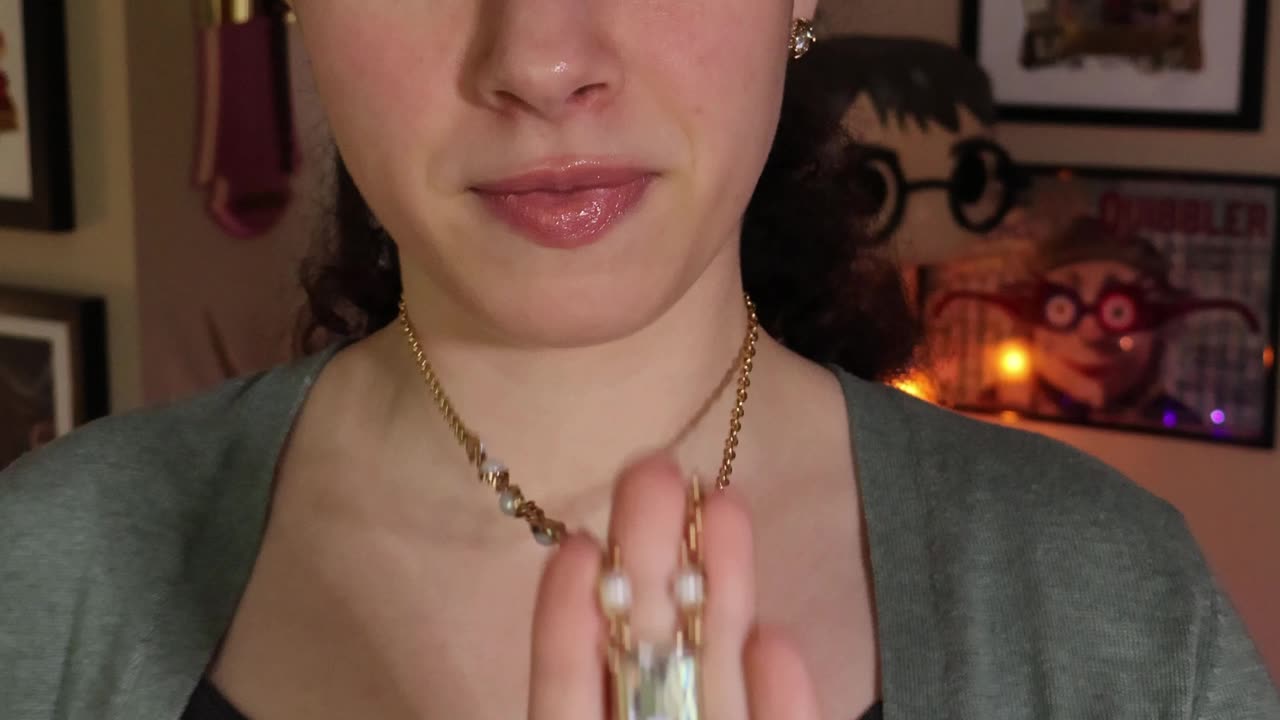Univeral Studios Epic Universe's Hogwarts Necklace Quick Look!