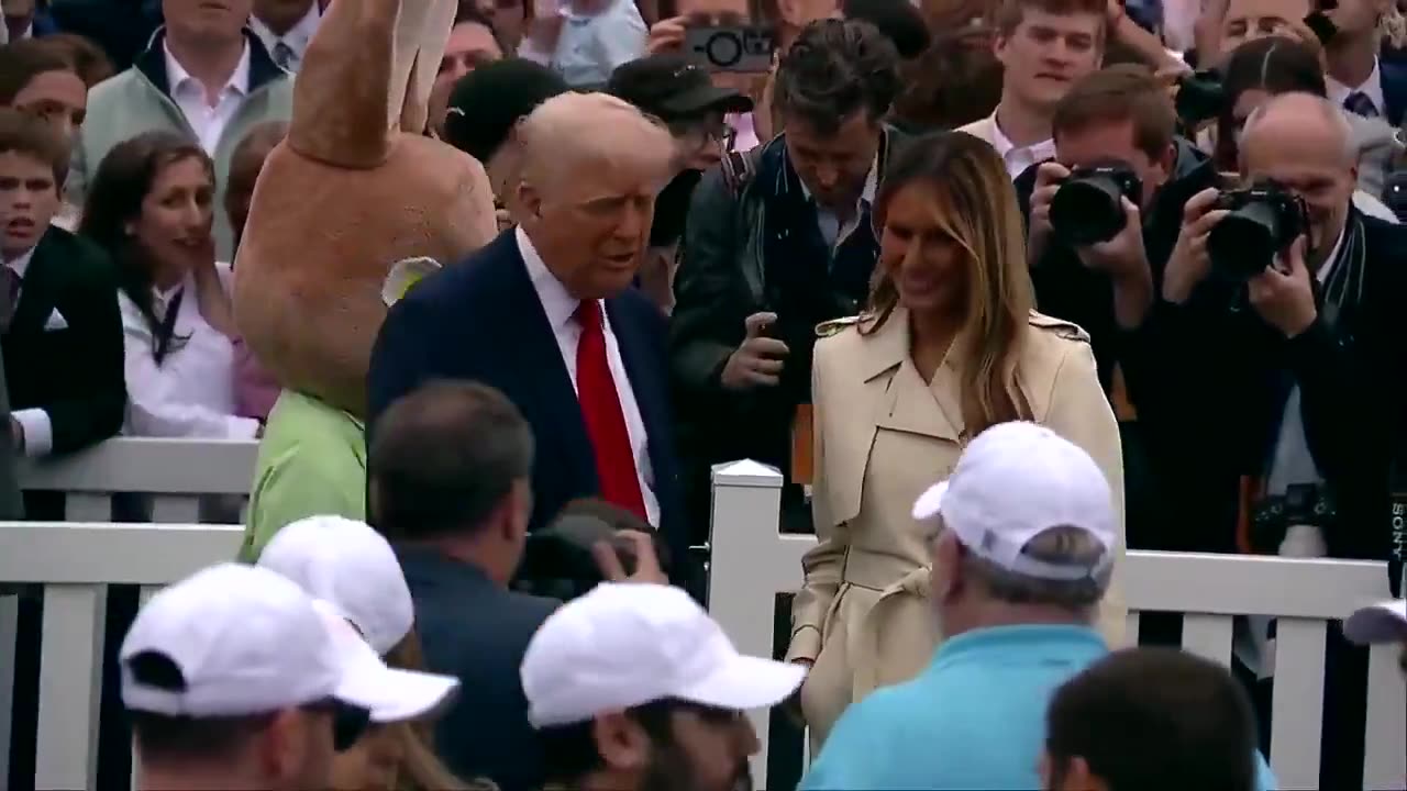Great to watch a President at the WH Easter Egg Roll who doesn't need the Easter Bunny to lead him around