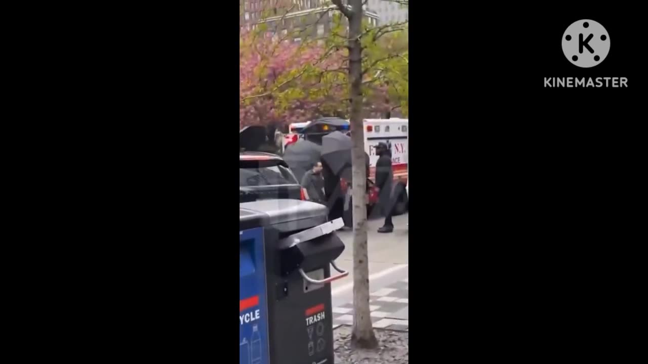 Lil Uzi Vert 🚑 Loaded In Ambulance, Hospitalized in NYC
