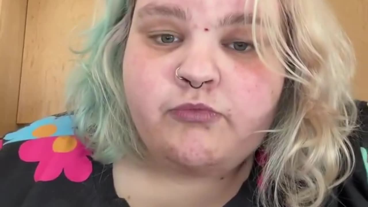 Woman says it’s “time to flip some f*cking tables” when SNAP benefits go away