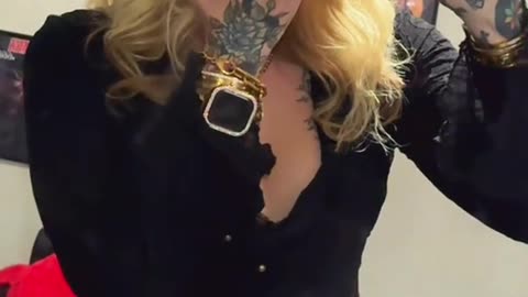 Receive the love of a mature tgirl