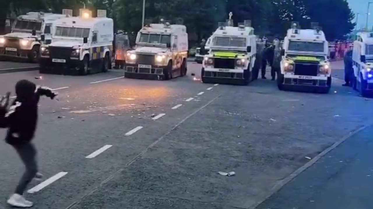 Portadown Petrol bombs have been thrown at PSNI in the 4th night of rioting
