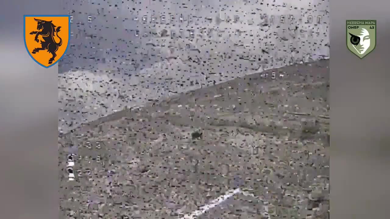💥 Ukrainian soldiers use cluster munitions to destroy Russian infantrymen who are running away