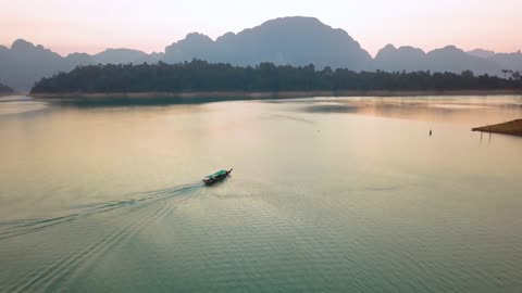 Waves of the sea arriving at a beach
