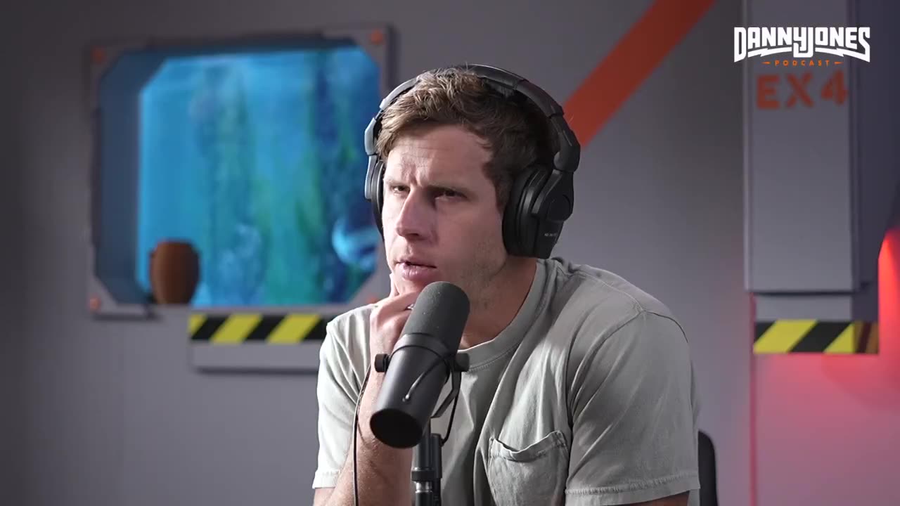 If UFOs are often sighted around nuclear sites, why dont we hear about sightings from nuclear subs