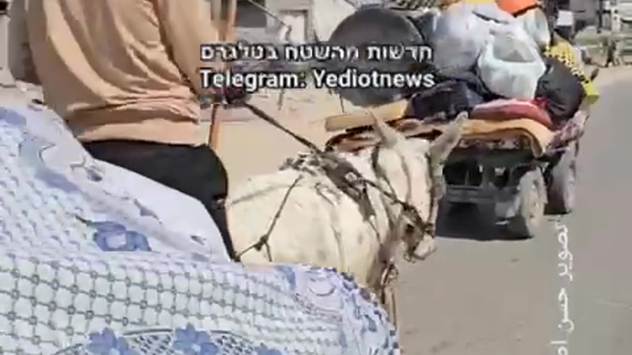 Following IDF orders: Palestinians are evacuating from the northern Gaza Strip