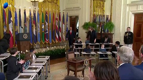 Trump Signs Order To Dismantle US Department Of Education | 10 News First