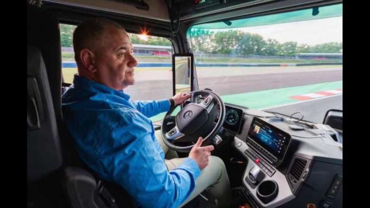 Shoferi gjerman thyen rekordin, ecën 'indietro' për 124.7 km