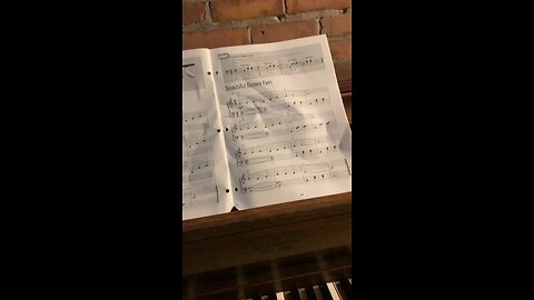 How to play Beautiful Brown Eyes on Piano