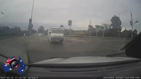 Aussiecams - Kia Cerato a writeoff after van driver runs redlight Langwarrin VIC