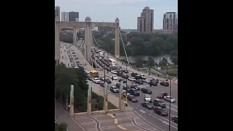 GAY ACTIVIST CAUSED TRAFFIC STOP🛗🛣️🚗🛻📸BLOCKS BRIDGE IN MINNEAPOLIS🌉🛗🚑🚕🚚💫