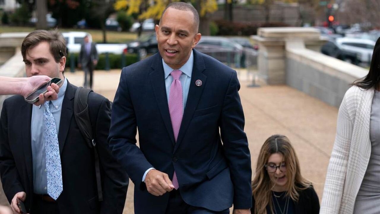 Jeffries Wants Contempt Of Court For Trump Staff Despite El Salvador's Prez Nixing Deportee's Return
