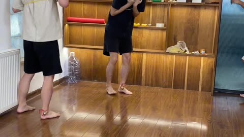 快叫你朋友来看躲猫猫挑战