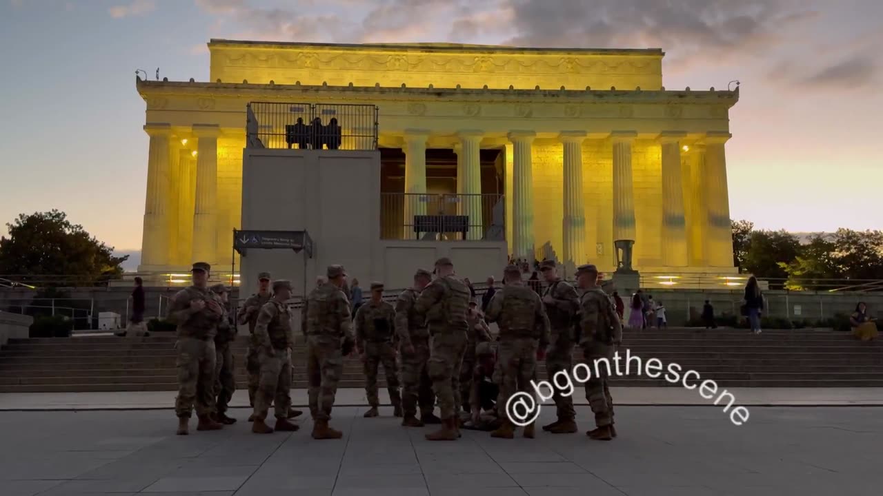 🏛️ POSING FOR PHOTOS with the National Guardsmen on the National Mall.