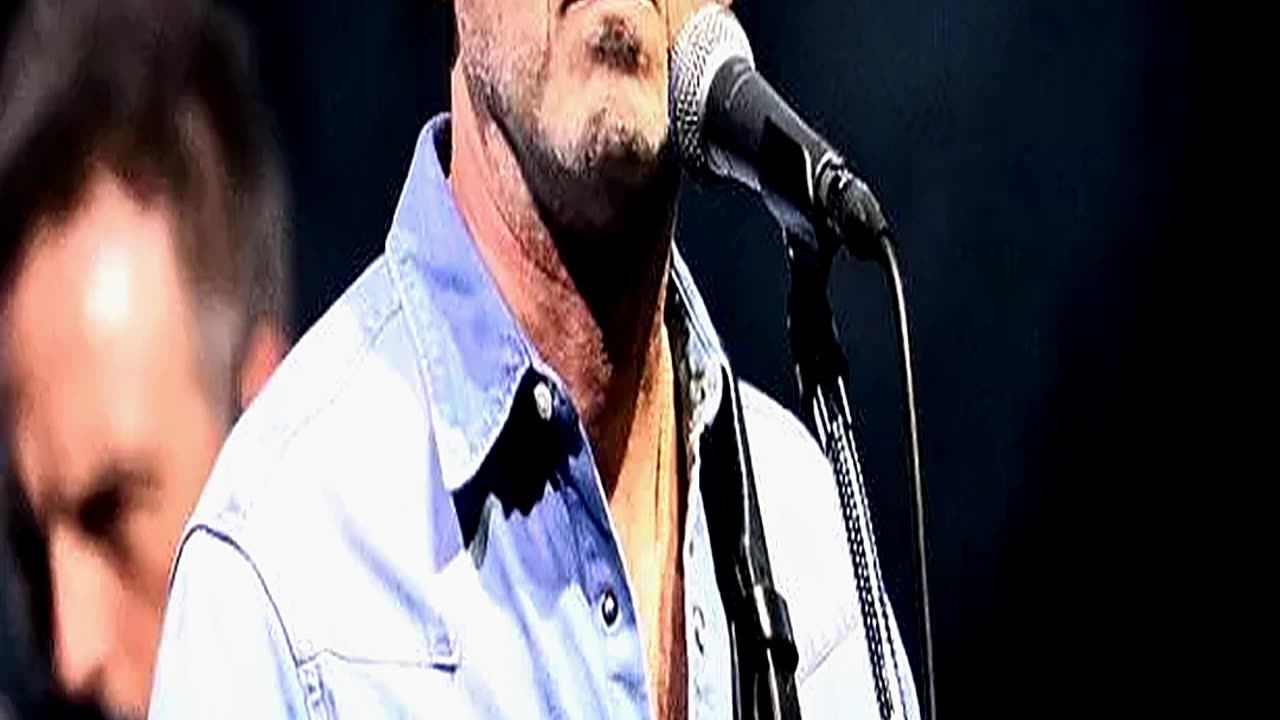 Noel Gallagher Makes Brutal Dig at Royal Family on