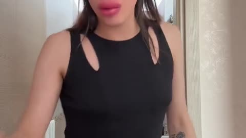 Italian tgirl like this doing it