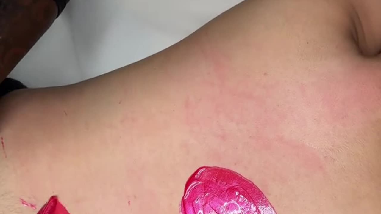 Canada Full Back Waxing Tutorial Using Sexy Smooth Cherry Desire Hard Wax by @winniehoneyjar
