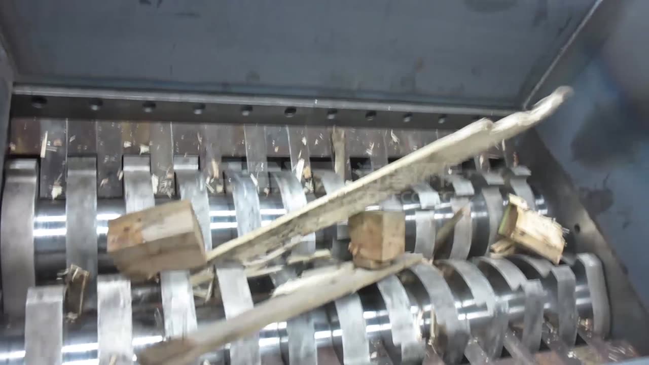 Ultimate Wood Shredding Test: Pallets & Sleepers Shredded!