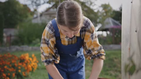 Squirrel-Proof Your Garden: Natural Hacks!