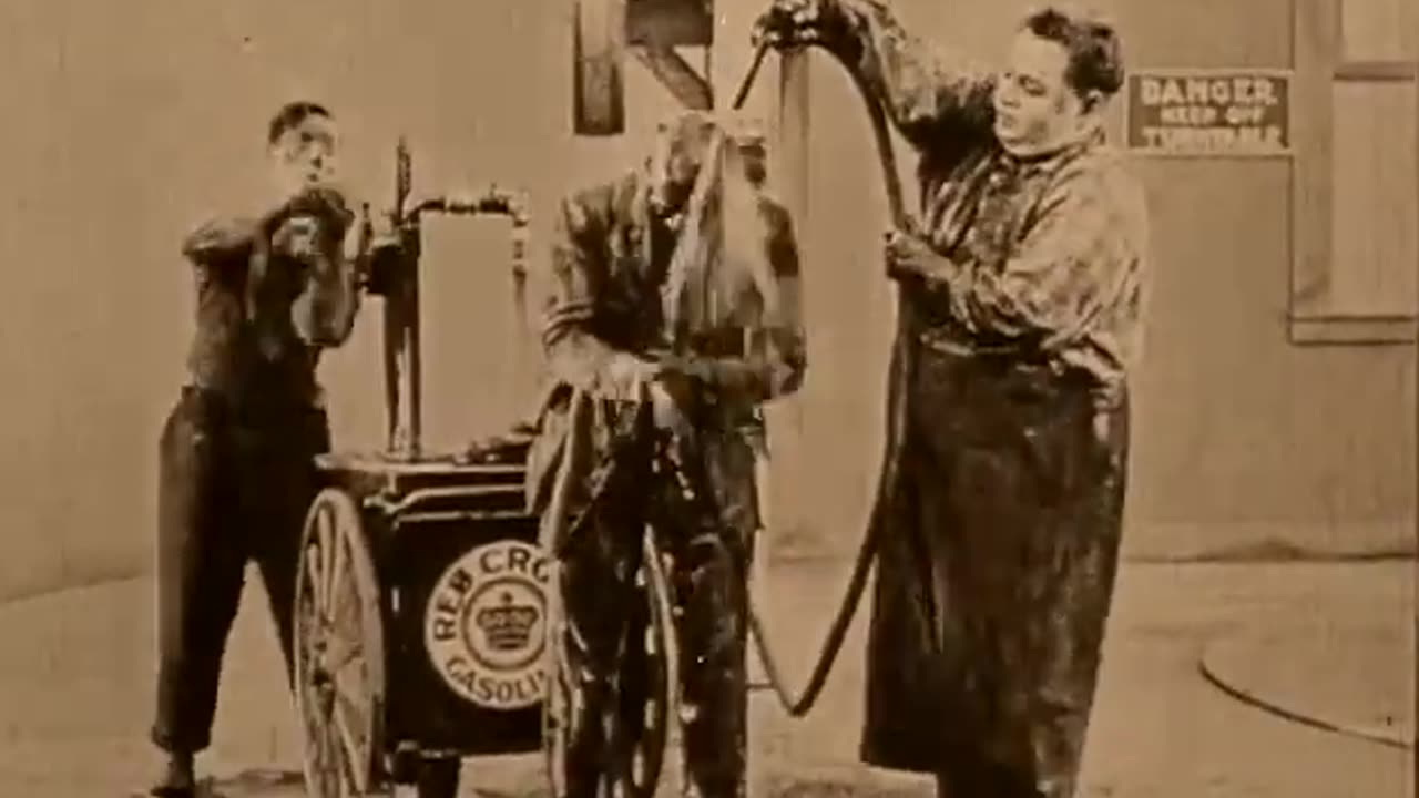 Roscoe 'Fatty' Arbuckle in 'The Garage' (1920) - Full film