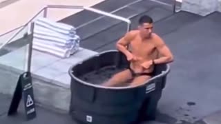 FANS INTERRUPT CRISTIANO DURING HIS RECOVERY!🧊🥶