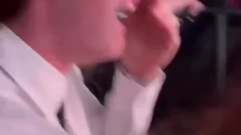 A grown man can barely contain himself when Taylor Swift walked out on stage Its A Man