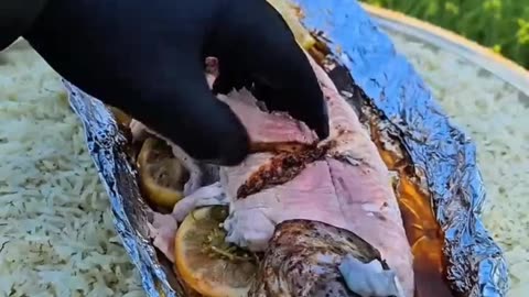 "Grilled Fresh Fish in the Wild – Ultimate Camping Feast! 🐟🔥"