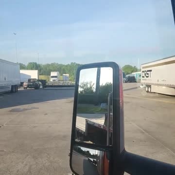 ANYWHERE PARKING! LITERALLY! #reallifetruckers #truckdriver #trucking