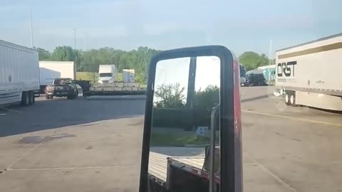 ANYWHERE PARKING! LITERALLY! #reallifetruckers #truckdriver #trucking