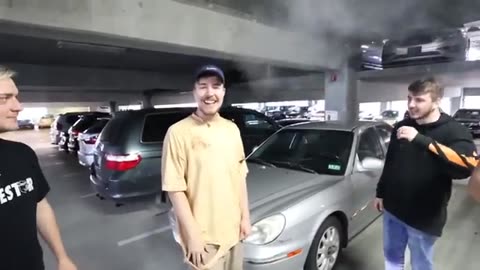Homeless man buying a Lamborghini 🌐💶.