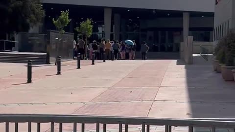 Busses dropping of AOC & Bernie supporters… 👀