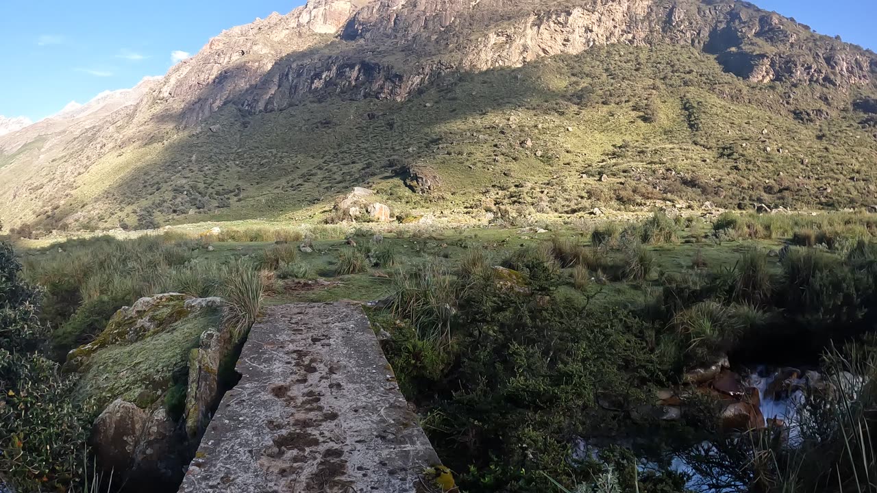 The bridge to cross from Quilcayhuanca into Cayesh #Huaraz