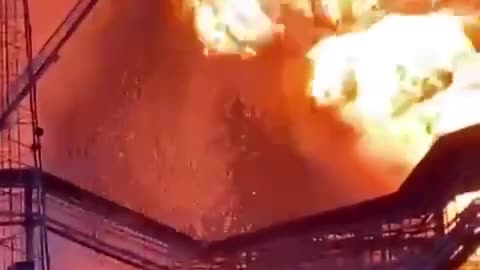 Wild Footage of Russian Firefighters Desperately Trying to Extinguish Refinery in Kropotkino