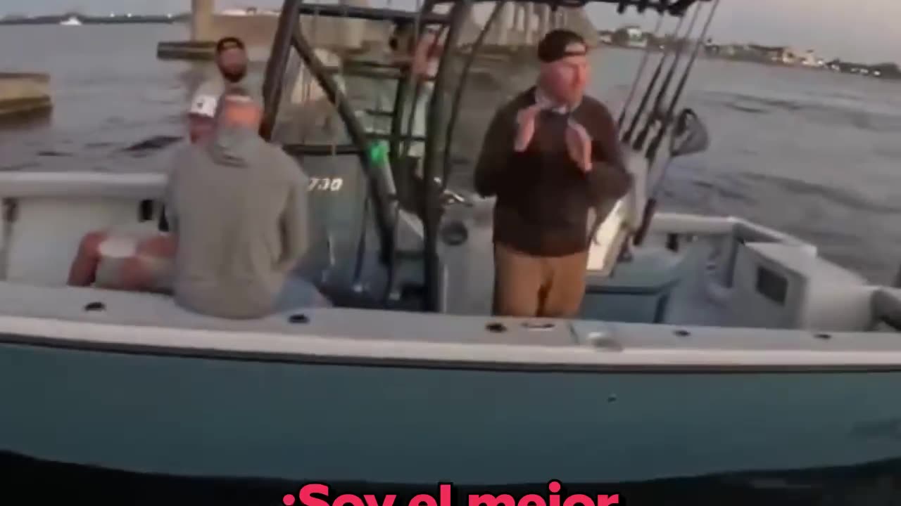 Navegante amenaza a gritos a un pescador y asalta su barco