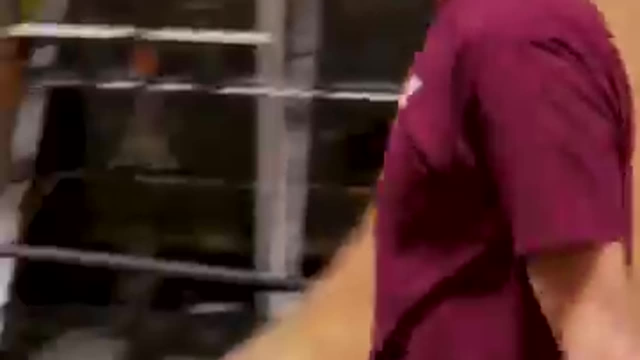 Viral: TONY HAWK LEARNS HOW TO BOARD SLIDE