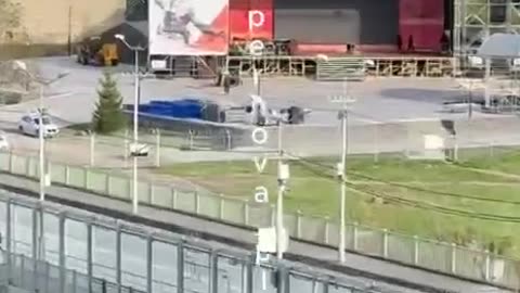 🇪🇪‼️ Estonia, Russians installed screens across the bridge...