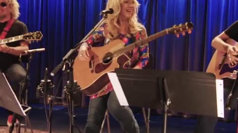 Nancy Wilson, Jerry Cantrell and Sammy Hagar perform "Brother"