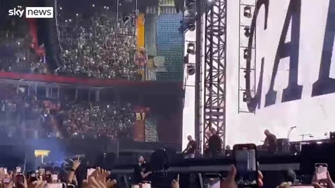 Oasis reunion: Gallagher brothers reunite on stage for first time in 16 years