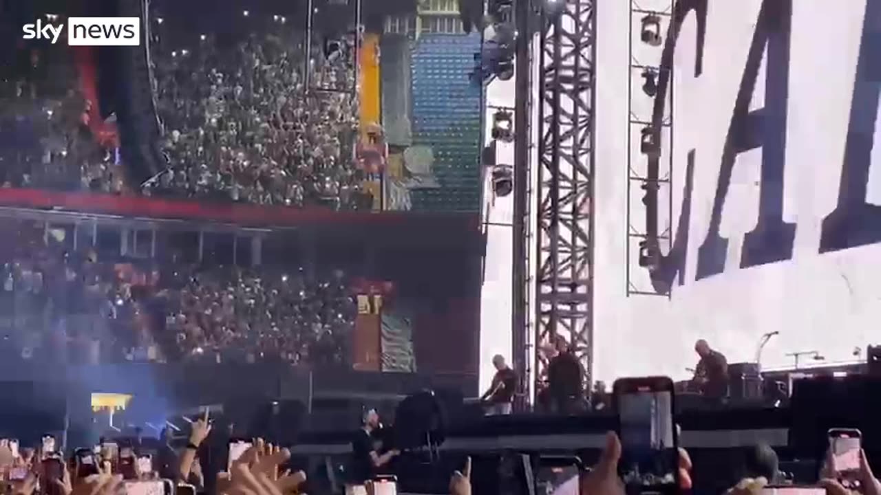 Oasis reunion: Gallagher brothers reunite on stage for first time in 16 years