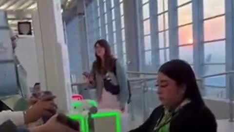 Varios pasajeros quedan varados en un aeropuerto de México por sobreventa de boletos
