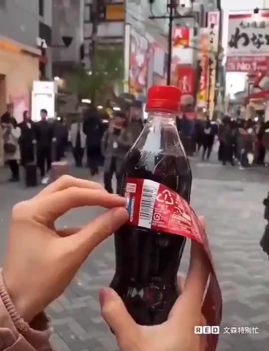 This is how Coca-Cola celebrated Christmas in Japan.