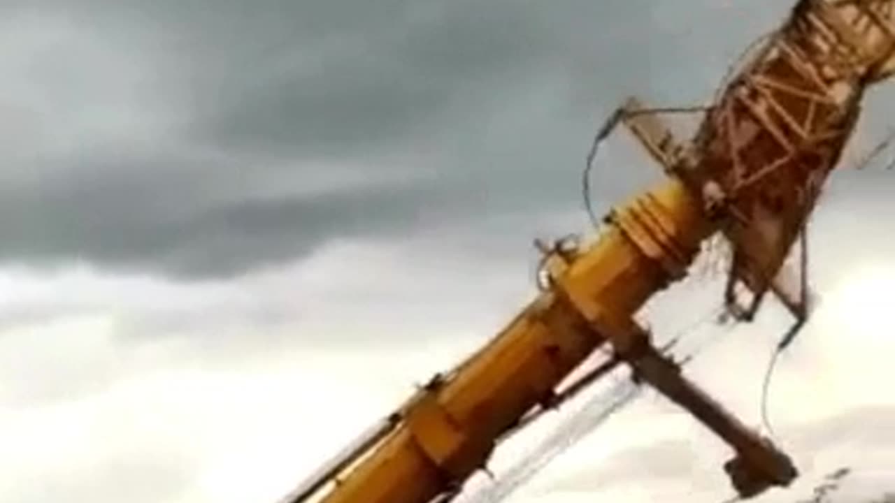 Ever seen heavy machinery topple on a narrow road 🚧Here’s what should be considered for safe moves!💥