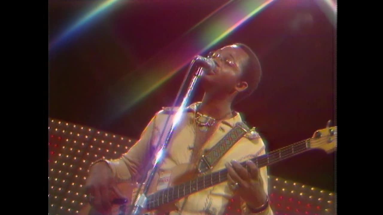 War The World is a ghetto 1972 original members Music tune
