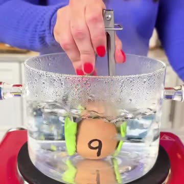 Discover how hardboiled eggs change at different cook times 🥚