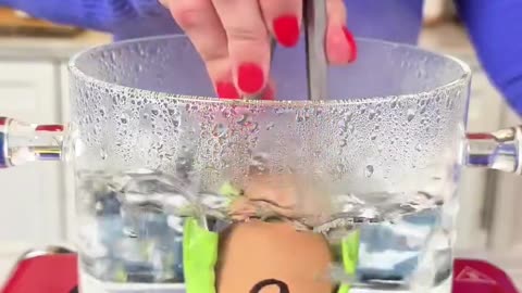 Discover how hardboiled eggs change at different cook times 🥚