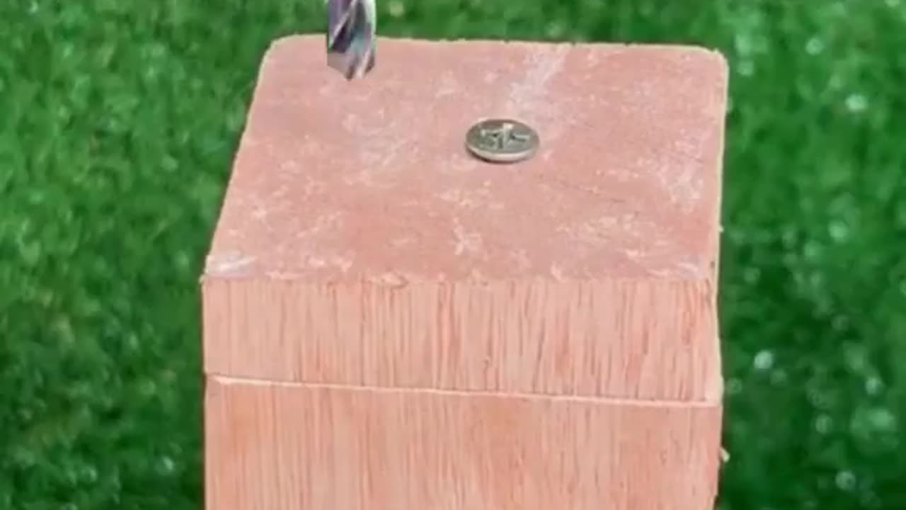 Woodworking tips you need to see! 🪚✨ Master your craft with these clever tricks. #WoodworkingHacks